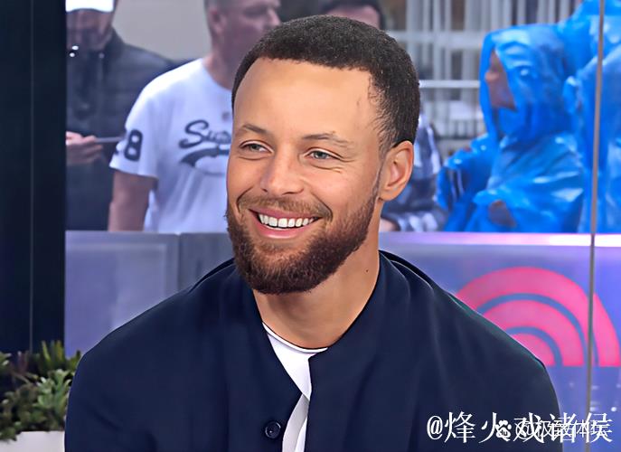 库里:斯潘塞能够持球组织,所以我首节也特意多次打无球 库里:斯潘塞能够持球组织,所以我首节也特意多次打无球